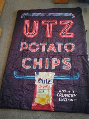 Potato Chips Neon Logo Throw Blanket - Black/Purple